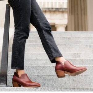Nisolo Chestnut Leather Heeled Boots